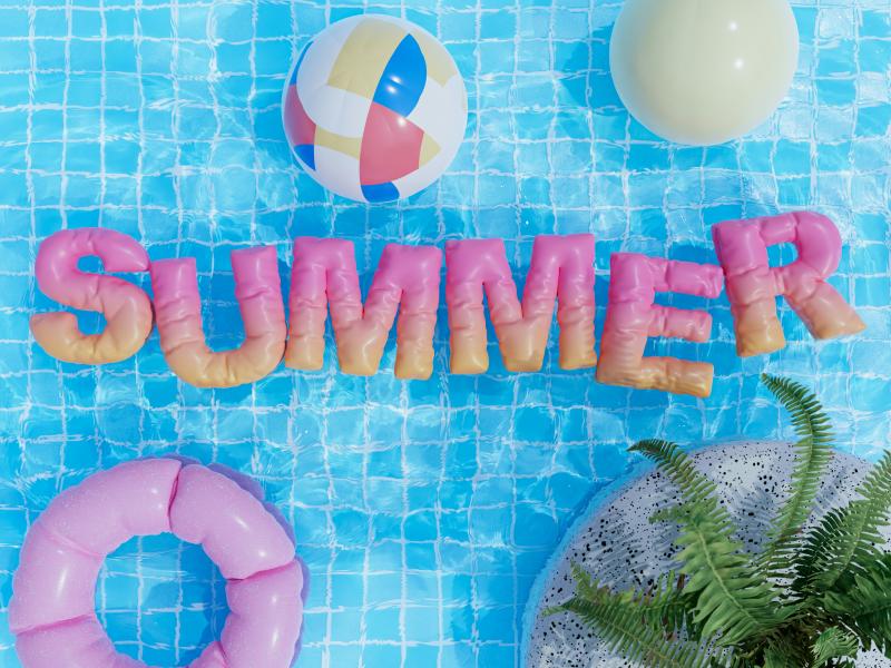 Pool med badebolde, badering og teksten "summer"